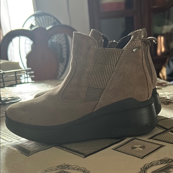 Brown Chunky Sole Ankle Boots - Picture 4 of 6